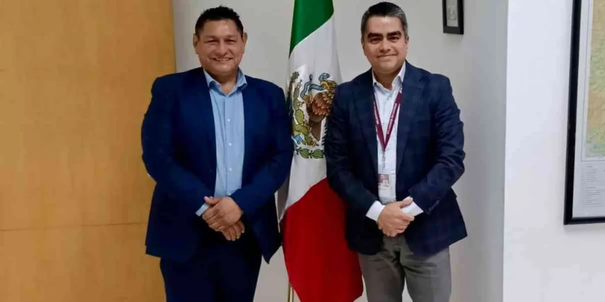 calde electo de Cuautla con director de oficina de pasaportes de SRE en Morelos