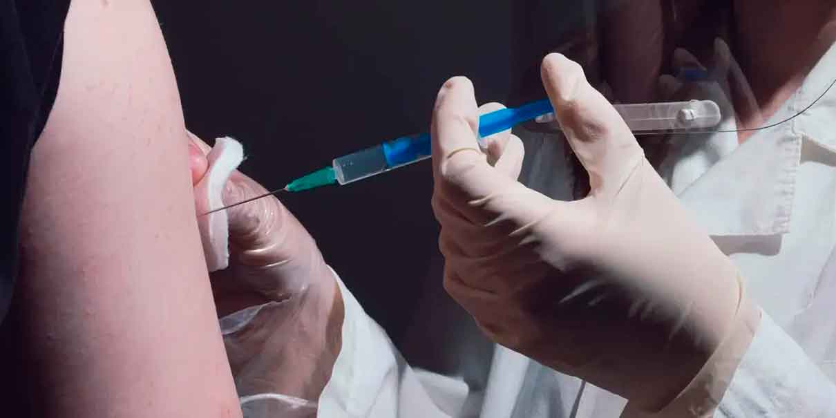 Inició la vacunación en el país contra la Influenza, Covid-19 y Neumococo