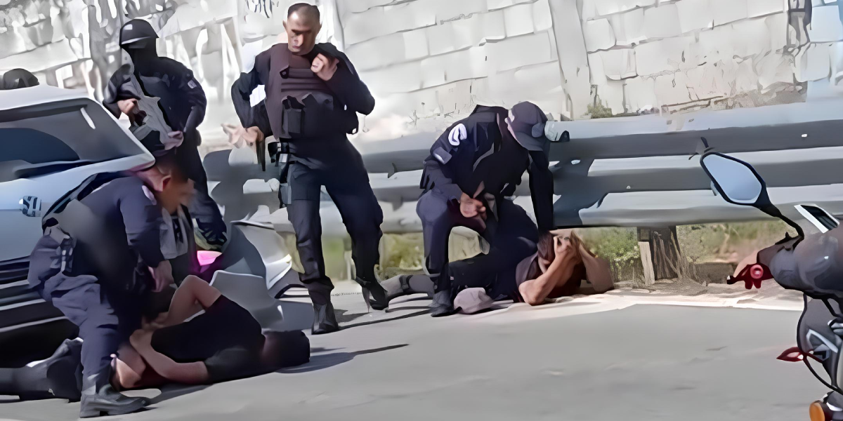Un intenso operativo policiaco en el Paso Exprés Cuernavaca provocó caos vial tras la detención de varios sujetos, presuntamente ligados a hechos delictivos, generando el cierre total de la circulación.