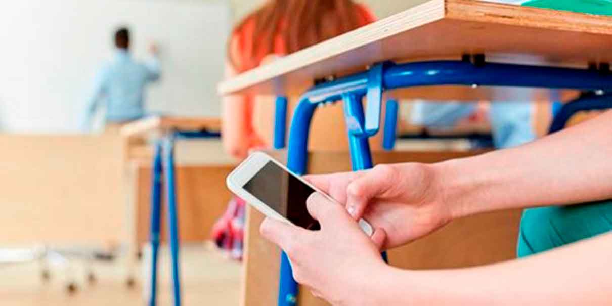 En aulas, limitan celulares y tabletas