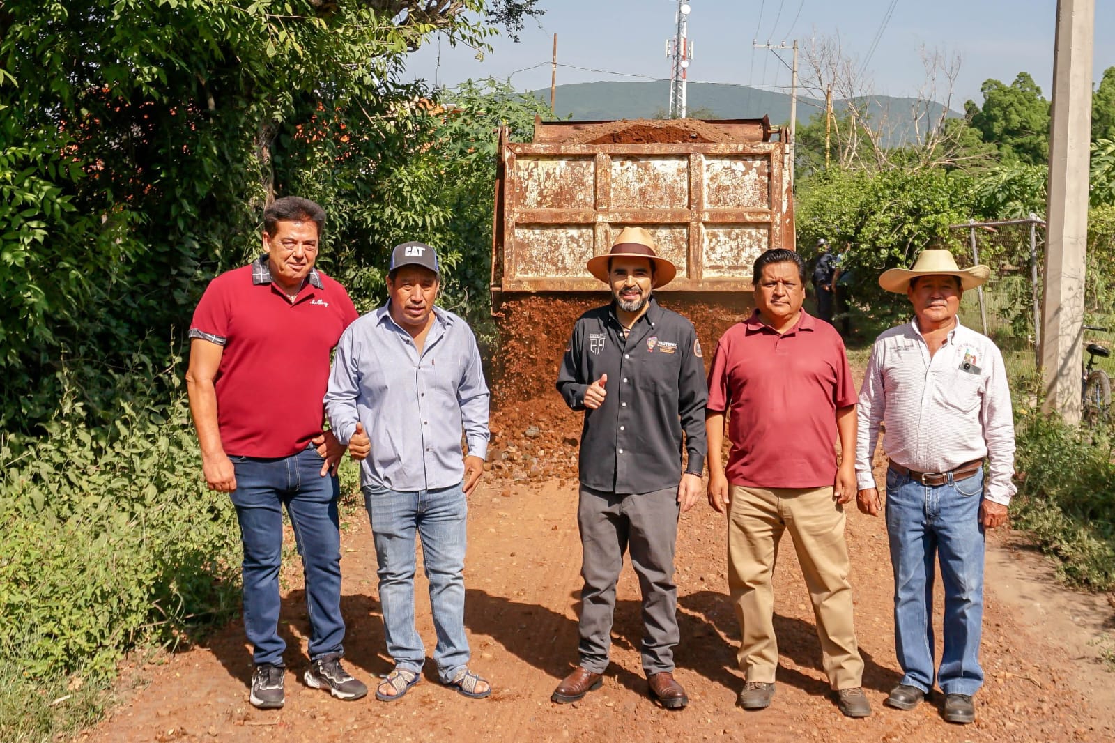 https://morelos.lodehoy.com.mx/municipios/2026/07/21/30938/inician-rehabilitacion-de-caminos-de-saca-en-los-nueve-ejidos-de
