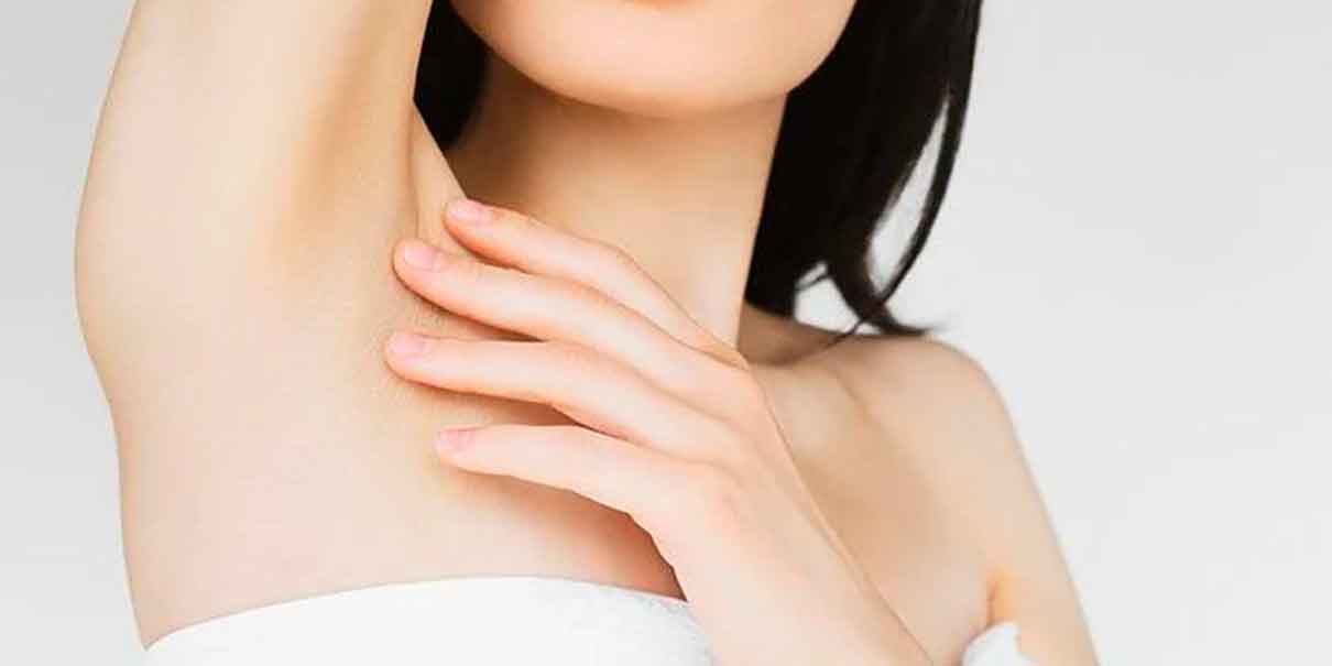 ¿Axilas oscuras? Así puedes cuidarlas sin irritar la piel