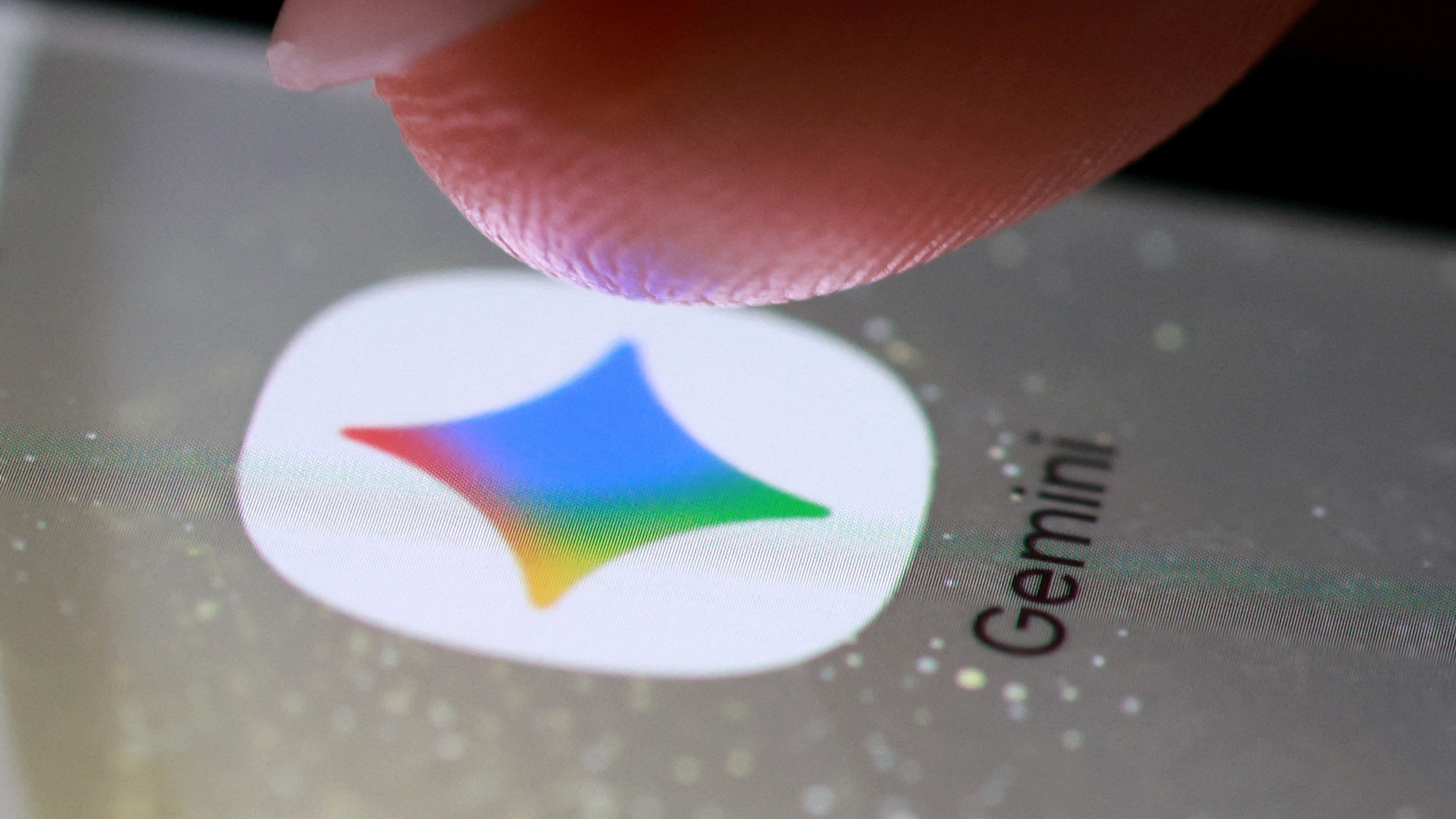 Google Gemini ya permite desactivar la marca de agua visible en imágenes generadas por IA