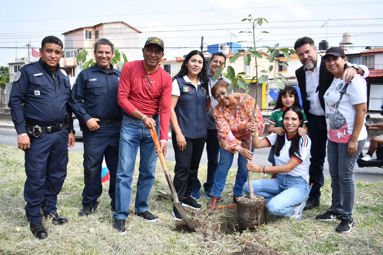 Jiutepec inició el Plan de Arborización “Corredor Verde” con la plantación de 100 árboles para reducir el efecto de isla de calor y mejorar el medio ambiente.