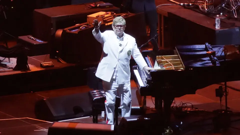 Elton John se despide de México con un emotivo y nostálgico concierto en el Estadio Azteca