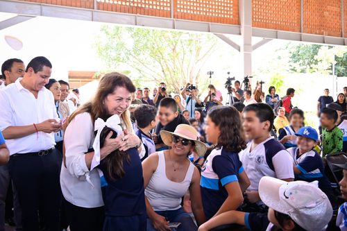Autoridades educativas y del deporte firmaron el convenio de colaboración.