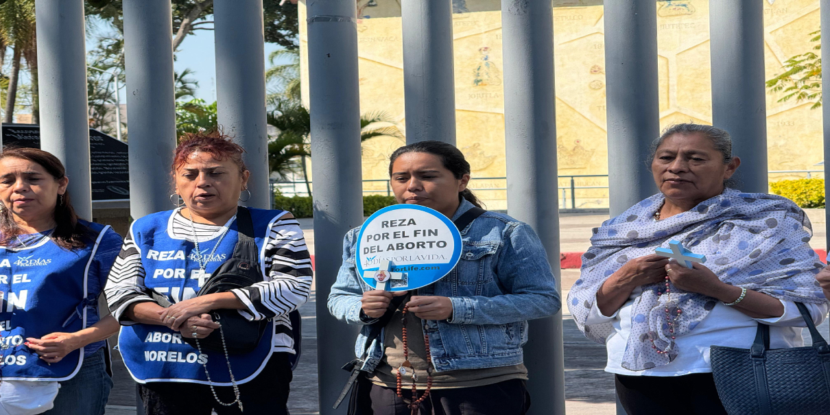 Integrantes de grupos religiosos se manifestaron ante el Congreso Local