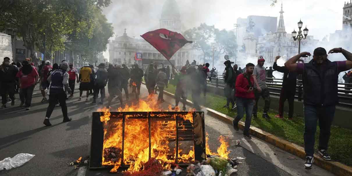 Protesta de jubilados en Argentina culmina en gases, violencia y represión