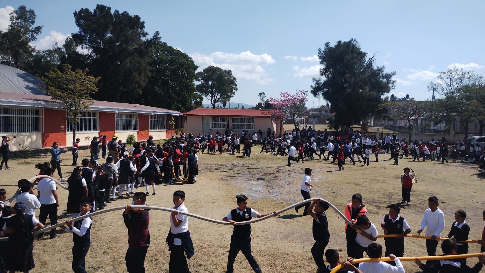 Bomberos de Cuautla imparten plática a estudiantes de Yecapixtla