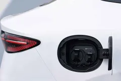BYD garantiza carga de tu auto eléctrico en 5 minutos con nuevo sistema 