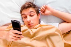 Nomofobia y diógenes digital: La adicción al móvil y sus consecuencias 
