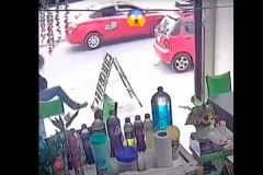 VIDEO. En Perú sujeto patea a una perrita; dueña le propina "cubetazo" para educarlo