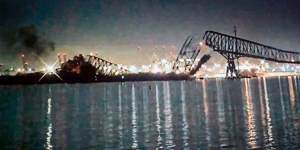 El momento en que colapsa el mayor puente de Baltimore, tras ser golpeado por un barco