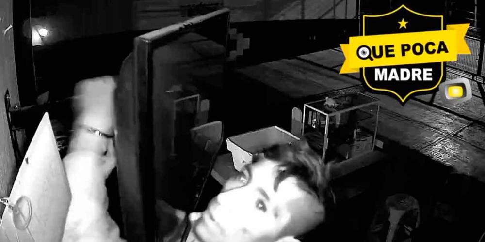 VIDEO. Ladrón queda evidenciado mientras saquea un autolavado 