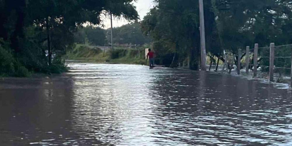 Desbordó Río Dulce en Tlaltizapán 