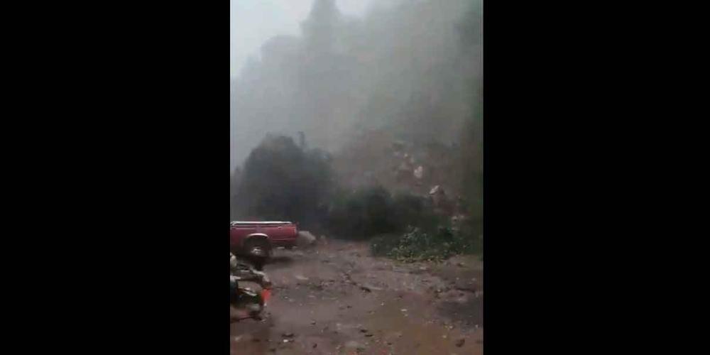 VIDEO. Lluvias provocan desgajamiento de cerro en Querétaro 