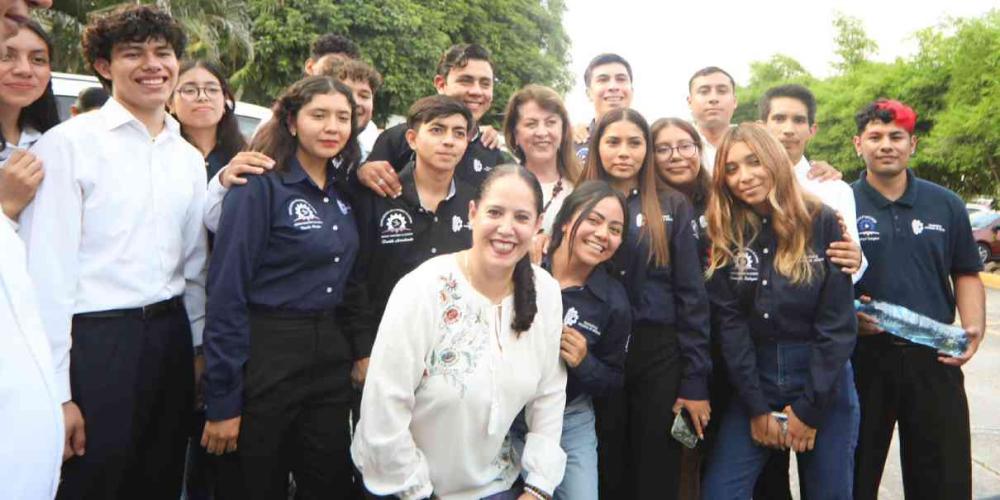 Margarita González Saravia se compromete a impulsar acciones en beneficio de los jóvenes