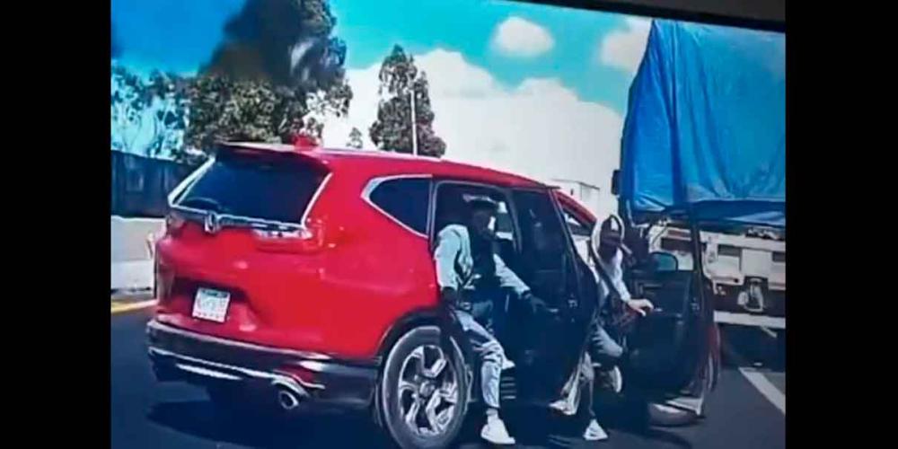 VIDEO. Familia logra escapar de intento de robo en la México-Texcoco