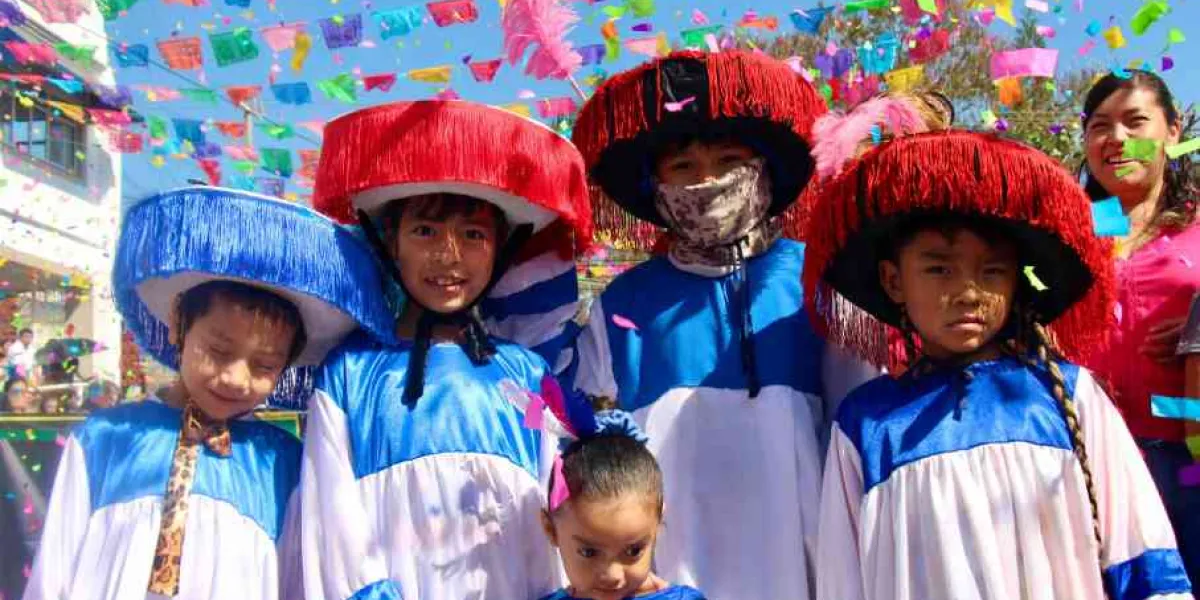  Más de 3 mil niños y niñas brincaron al son del chinelo representando a sus planteles educativos en el tradicional Carnaval Infantil 2025. 