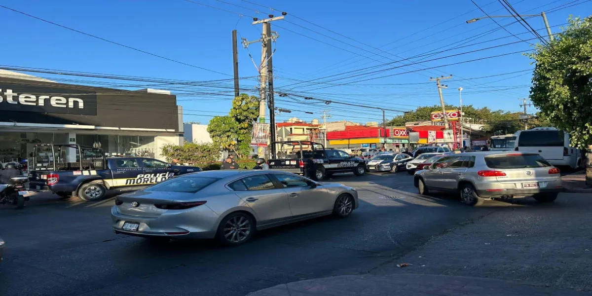  Alrededor de las 7:15 am se encontró un cuerpo con herida por arma blanca metros adelante de la Secundaria de Chipitlan 