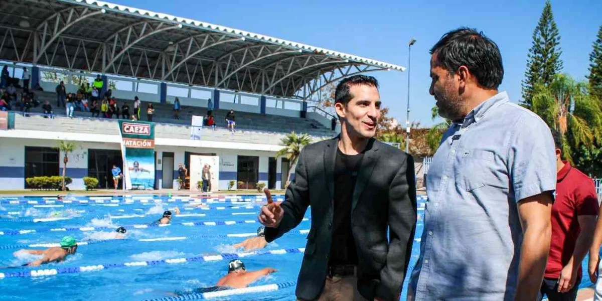 Rommel Pacheco y Juan Felipe Domínguez recorren las instalaciones de Caeza.