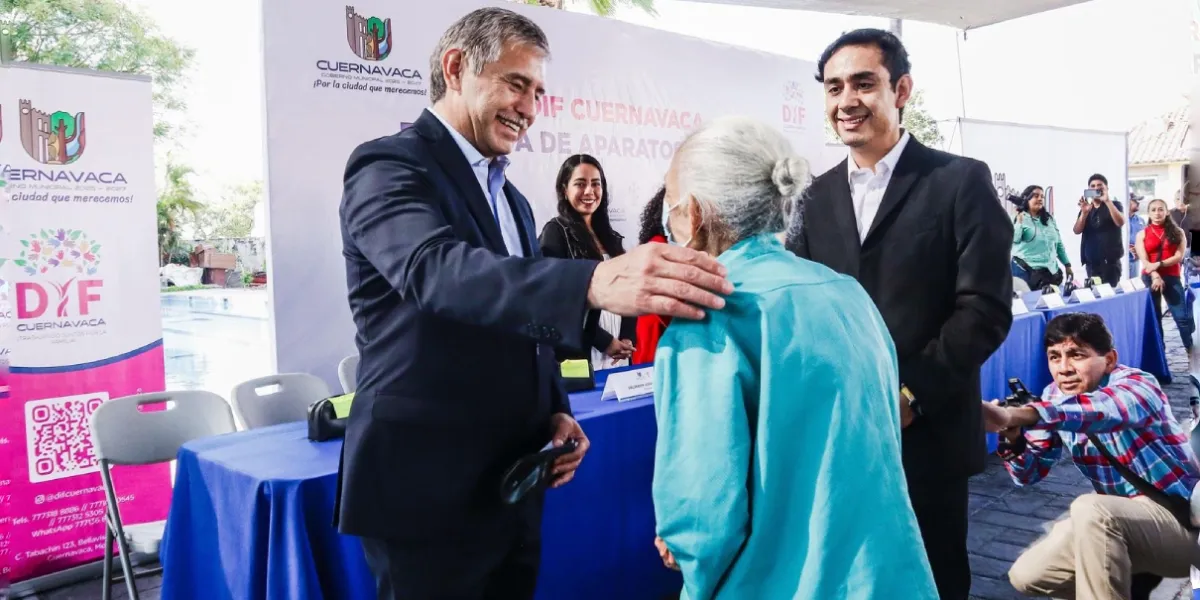 Autoridades capitalinas realizaron la entrega de 100 aparatos a personas vulnerables y de menores recursos, mejorando su calidad de vida