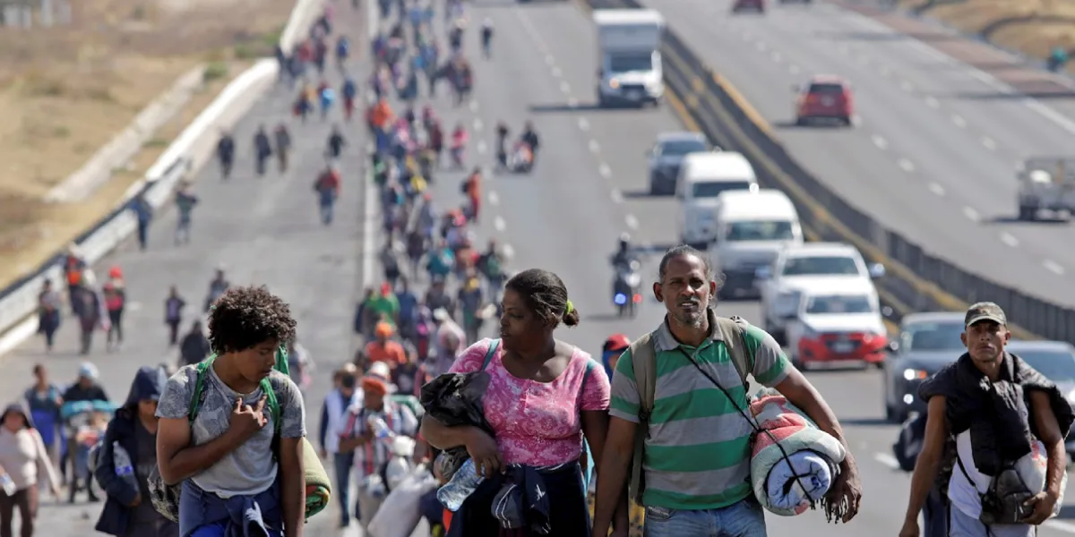 Condena MGS la repatriación de mexicanos, entre ellos morelenses, con cadenas