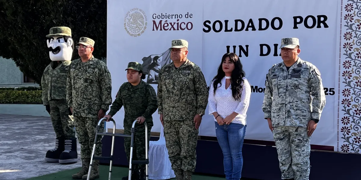 La “soldado por un día” fue premiada con un reconocimiento y un incentivo económico