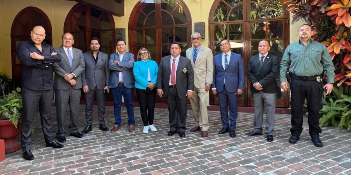 Integrantes de la  Unión de Juristas se apersonaron ante el Congreso local
