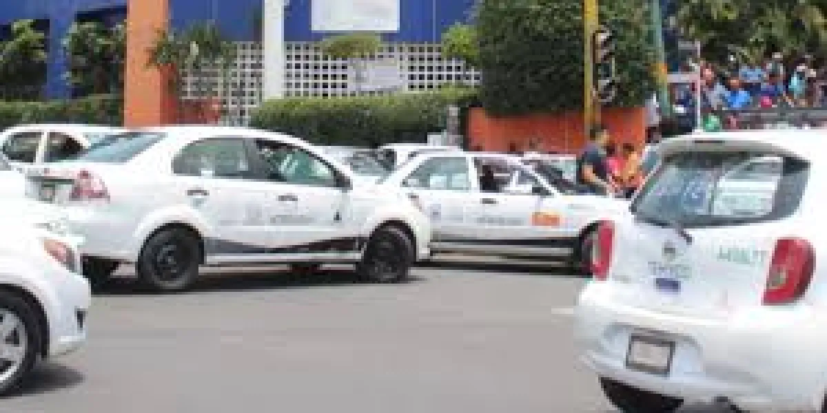Piden taxistas al gobierno estatal subsidios en servicios de control vehicular 