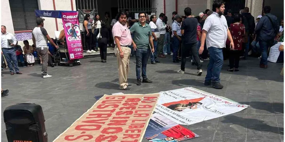 Bloquean integrantes de la Asociación Gustavo Salgado oficinas del tribunal