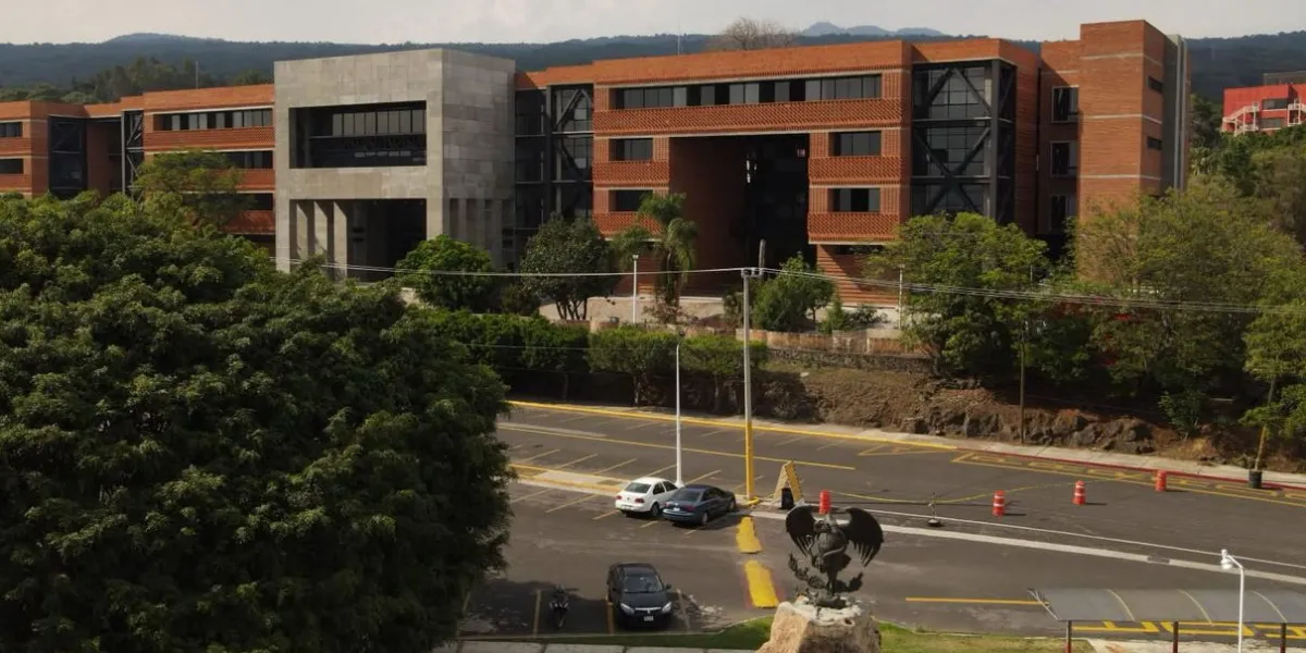 Denuncian a directores de la Facultad de Medicina de la UAEM