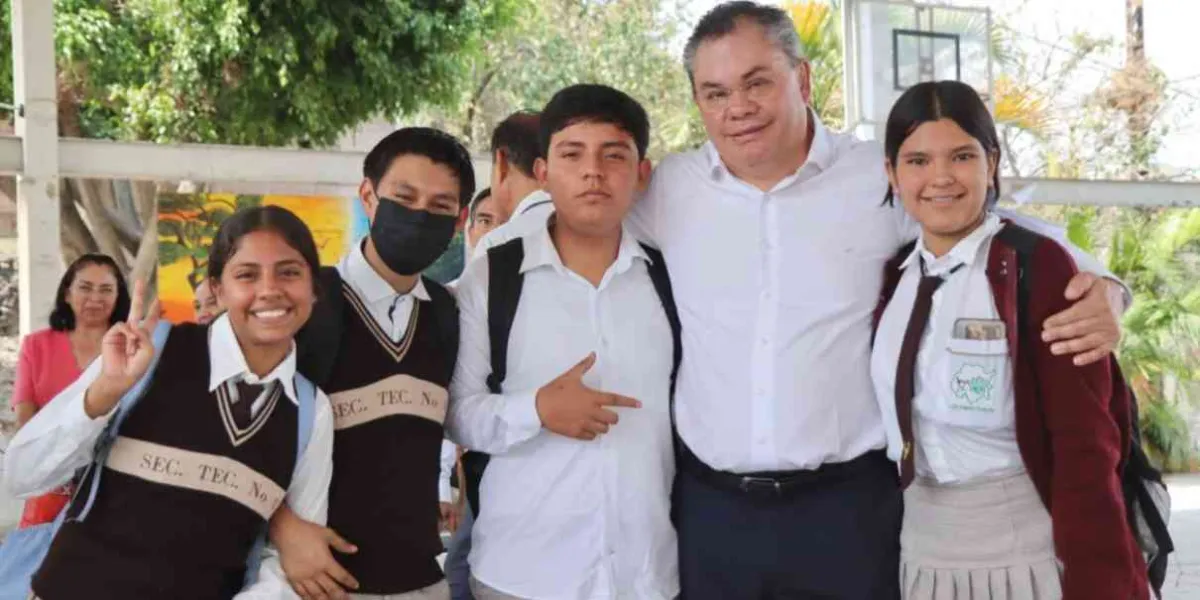 Diputado Rafael Reyes anunció la entrega de paquetes de útiles escolares para estudiantes de preescolares, primarias y secundarias públicas de Jiutepec