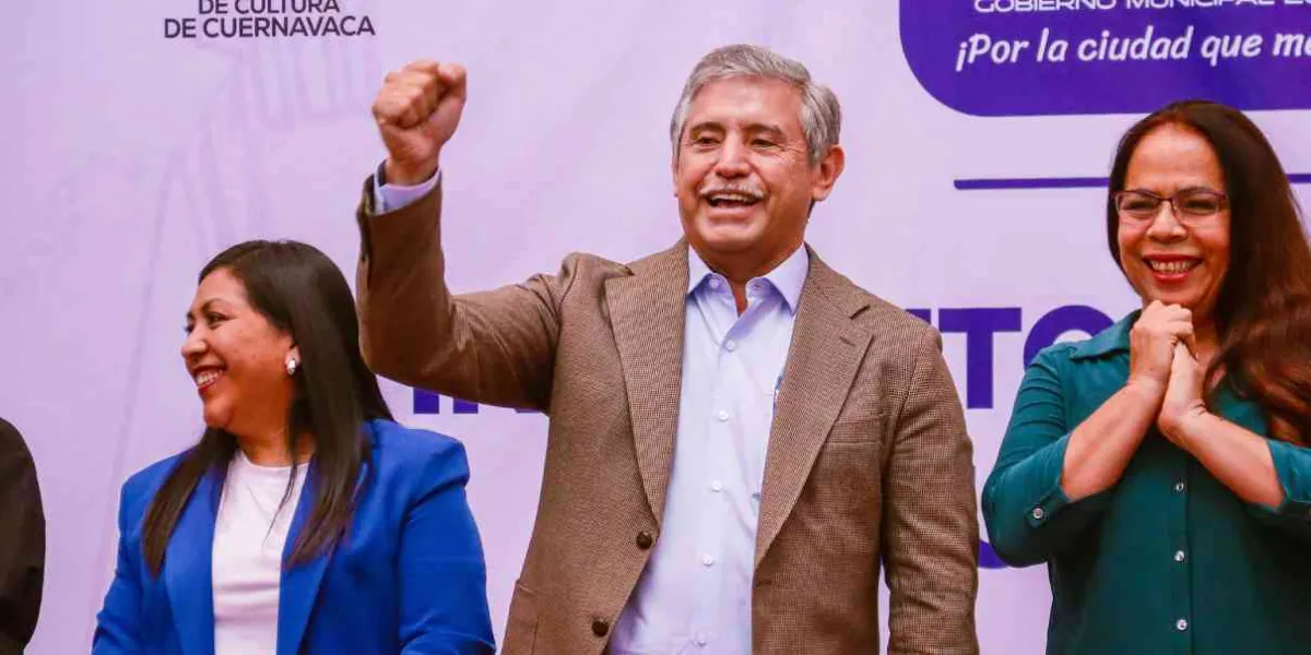 Cabildo de Cuernavaca entrega constancias de mayoría a nuevos ayudantes municipales 