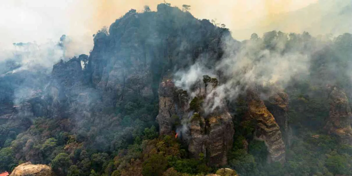 Incendio en Santo Domingo Ocotitlán