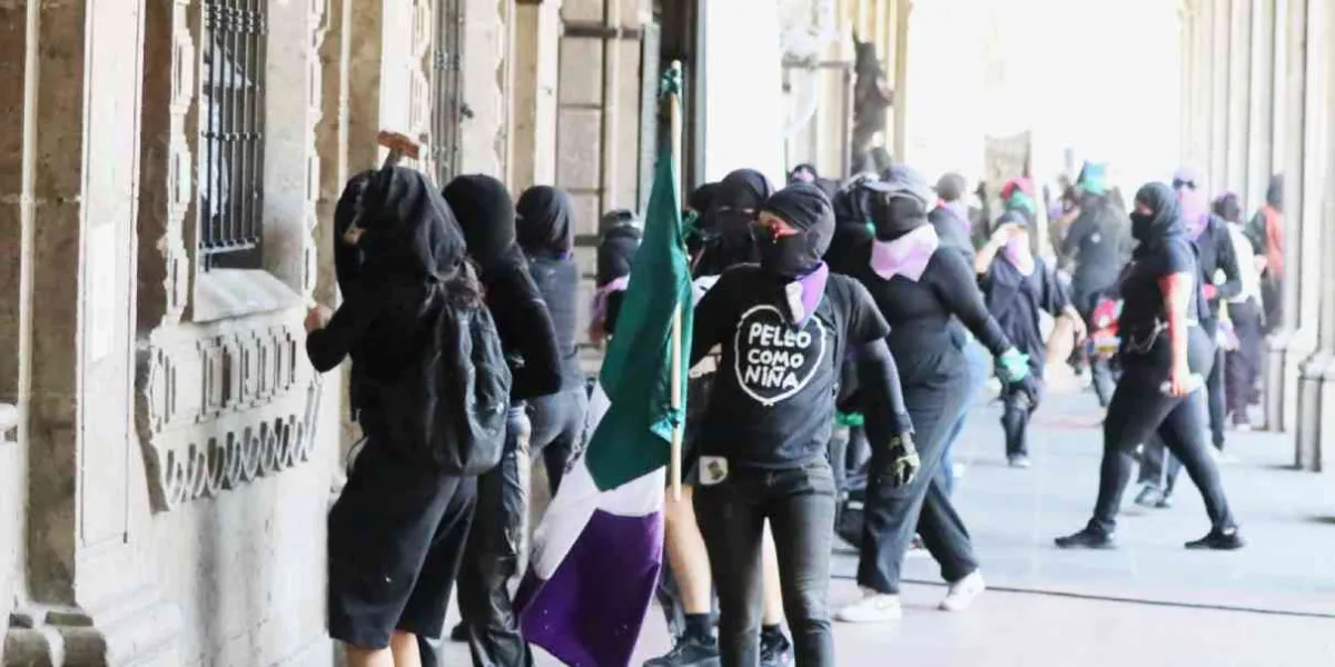 “Con la rabia en la garganta”, salen mujeres a las calles en el #M8
