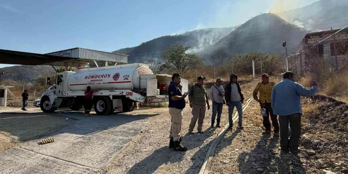 Continúa combate terrestre y aéreo contra incendios