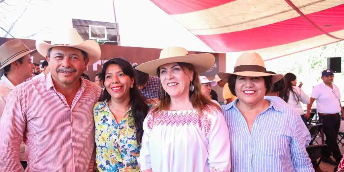 Atestigua Margarita la ampliación de la red eléctrica de Pitzotlán, en Tepalcingo