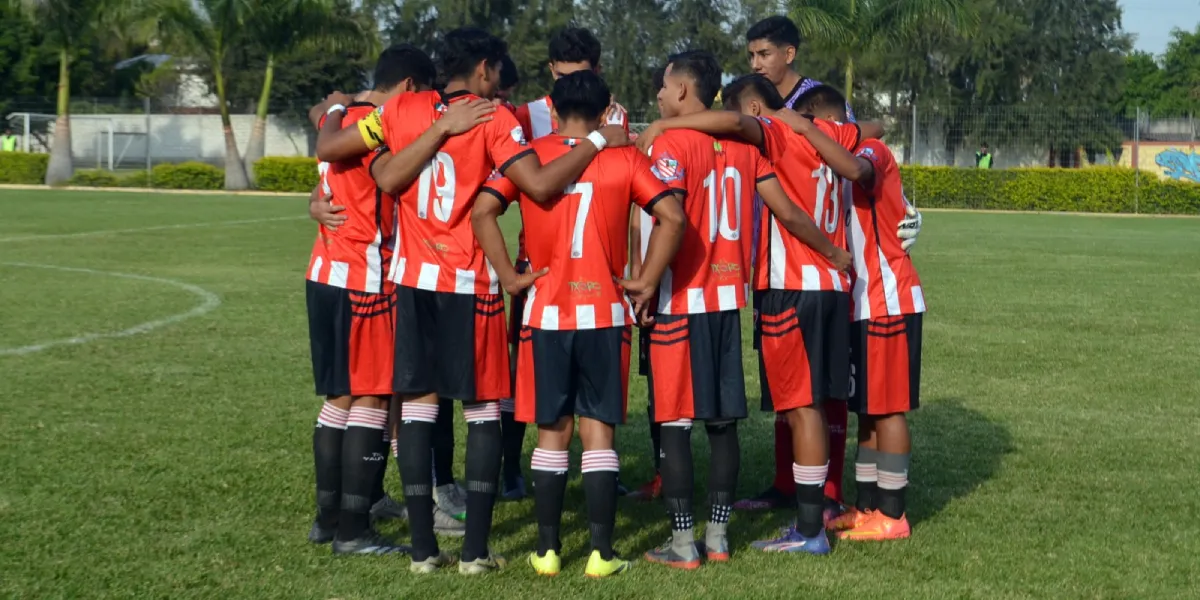 El equipo celebra la victoria ante Club Atlético Inter Capital.