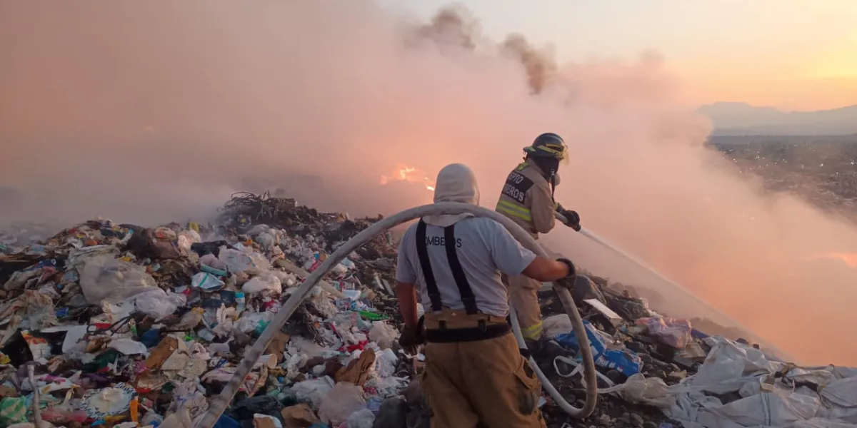 Controlado incendio de relleno sanitario de Cuautla en un 90 por ciento: bomberos 