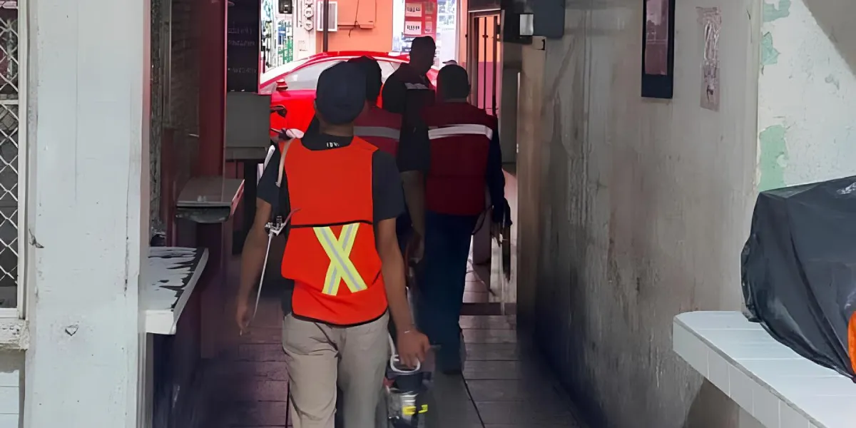 Realizan limpieza y fumigación de mercado municipal de Yecapixtla para erradicar fauna nociva