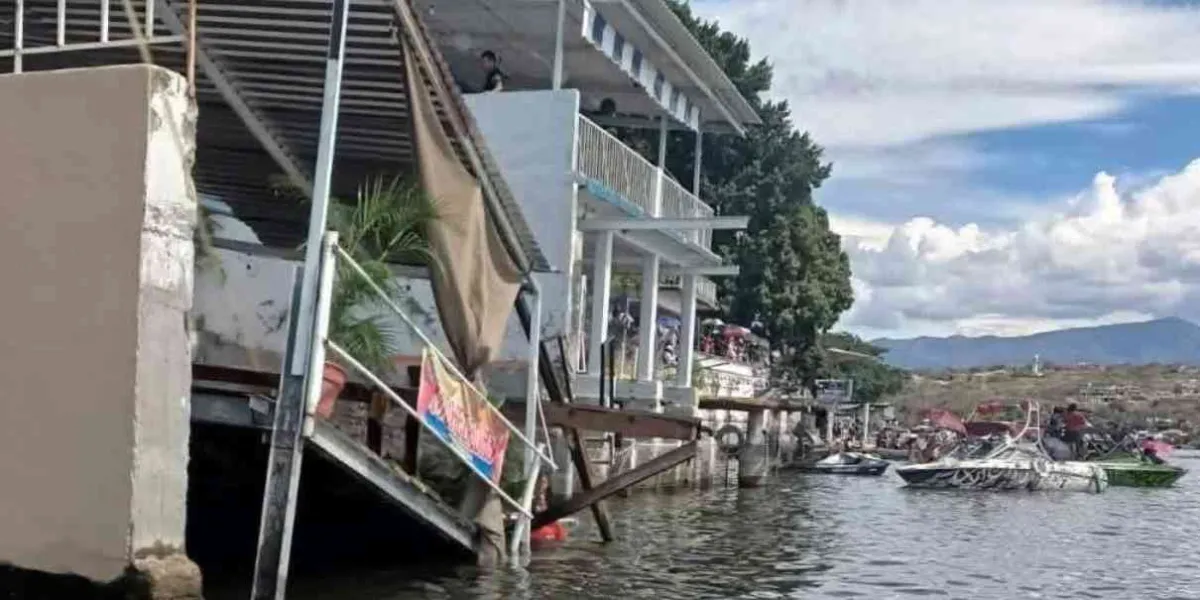 Colapsa muelle en Tequesquitengo