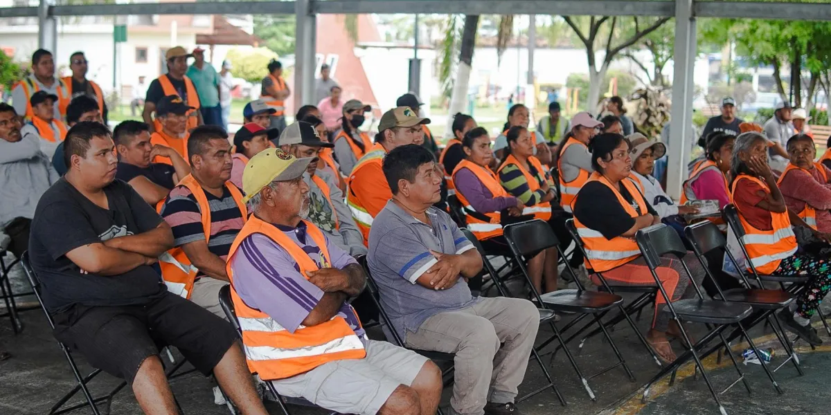 Mejora alcalde de Axochiapan condiciones de trabajo a personal de servicios públicos municipales 