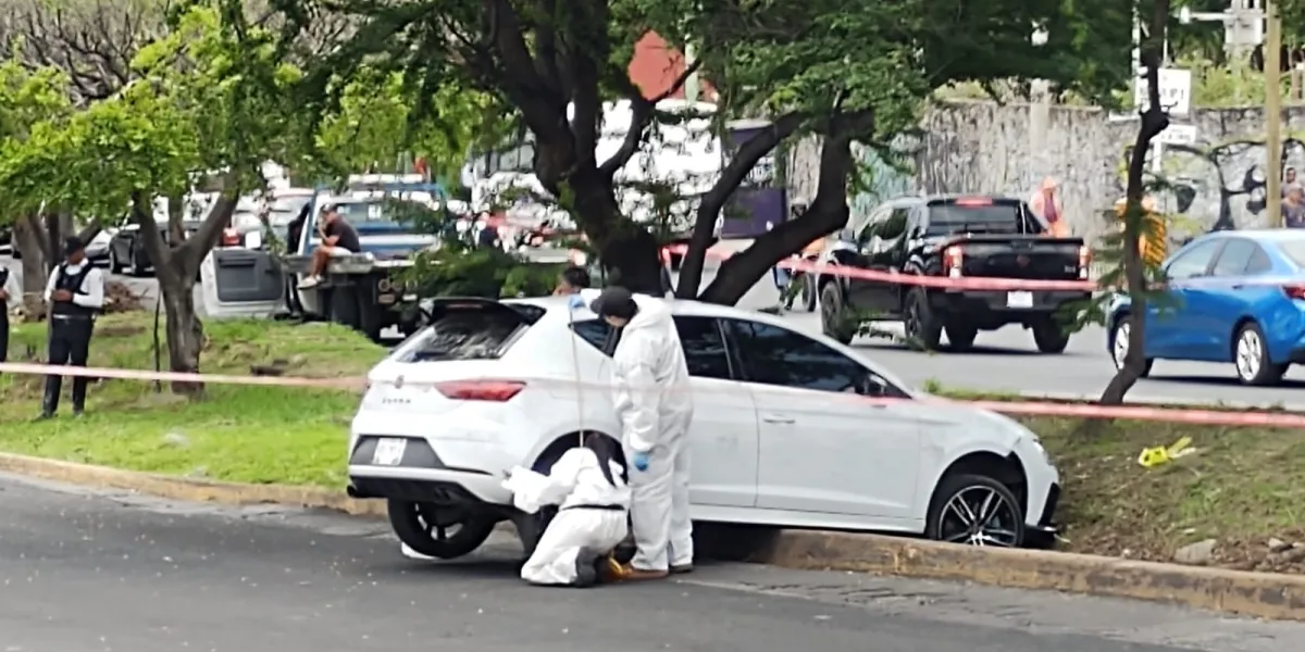   Ataque armado en Cuernavaca deja un hombre muerto dentro de vehículo en pleno bulevar Cuauhnáhuac