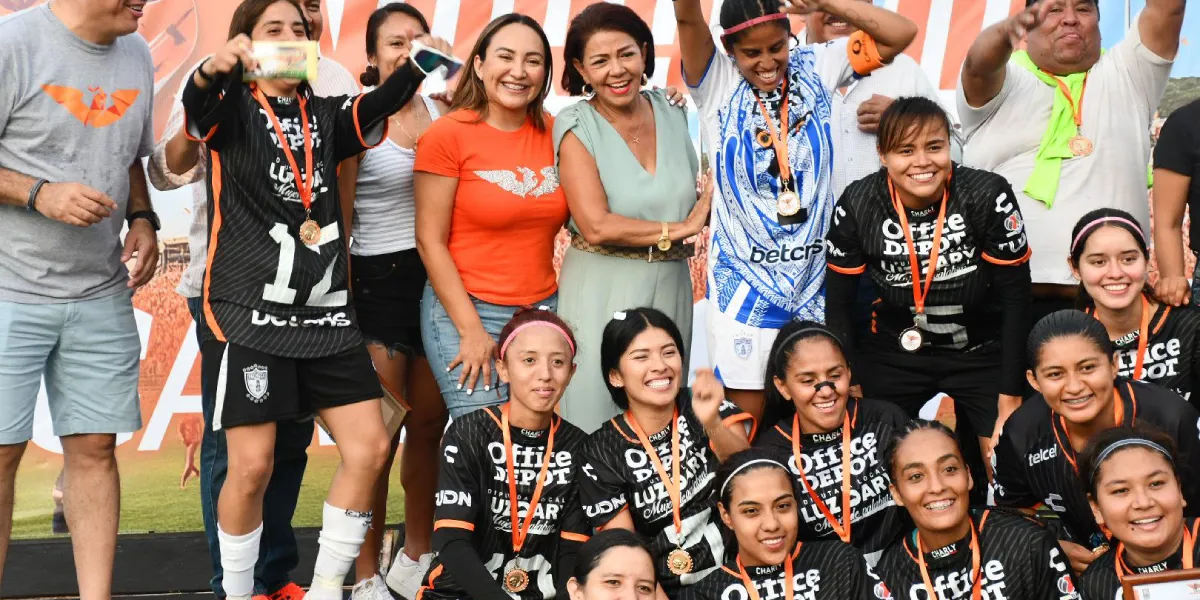 Selección Morelos fue premiada por la diputada Luz Dary Quevedo.