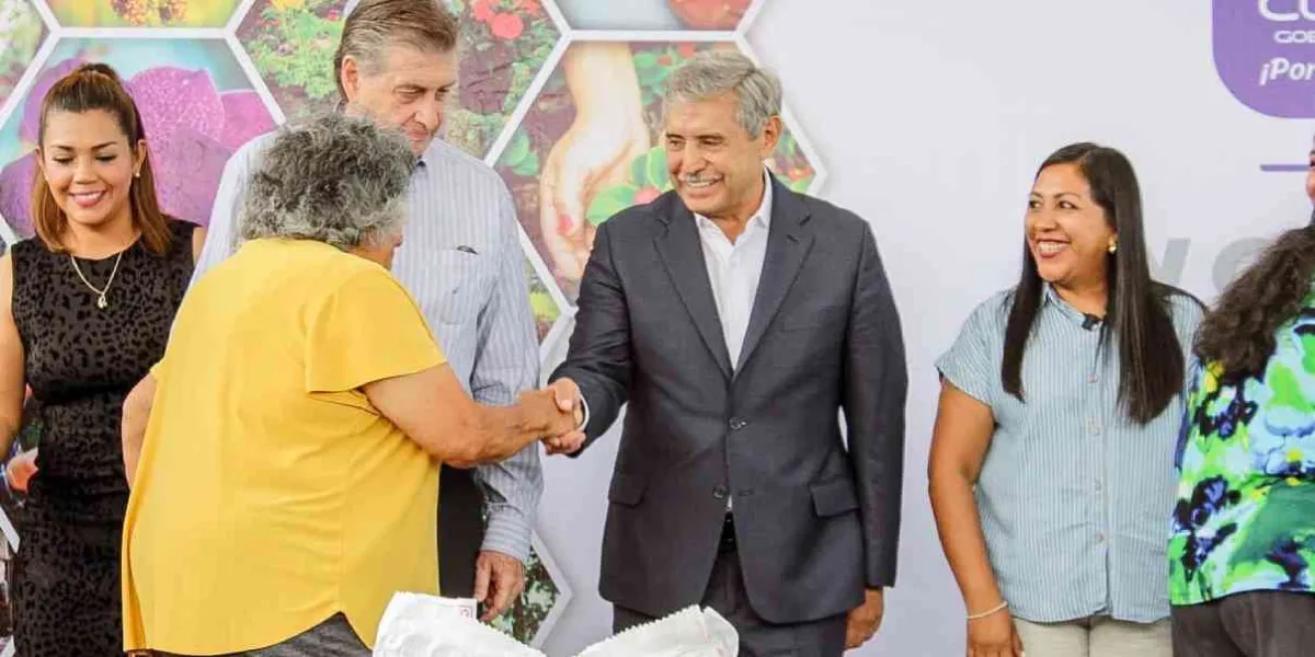 Entregó Cuernavaca alimento para productores ganaderos y porcinos