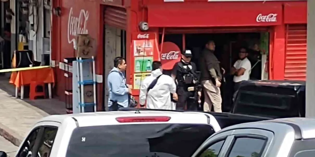 Un hombre es asesinado a balazos en una tienda de abarrotes en Cuernavaca