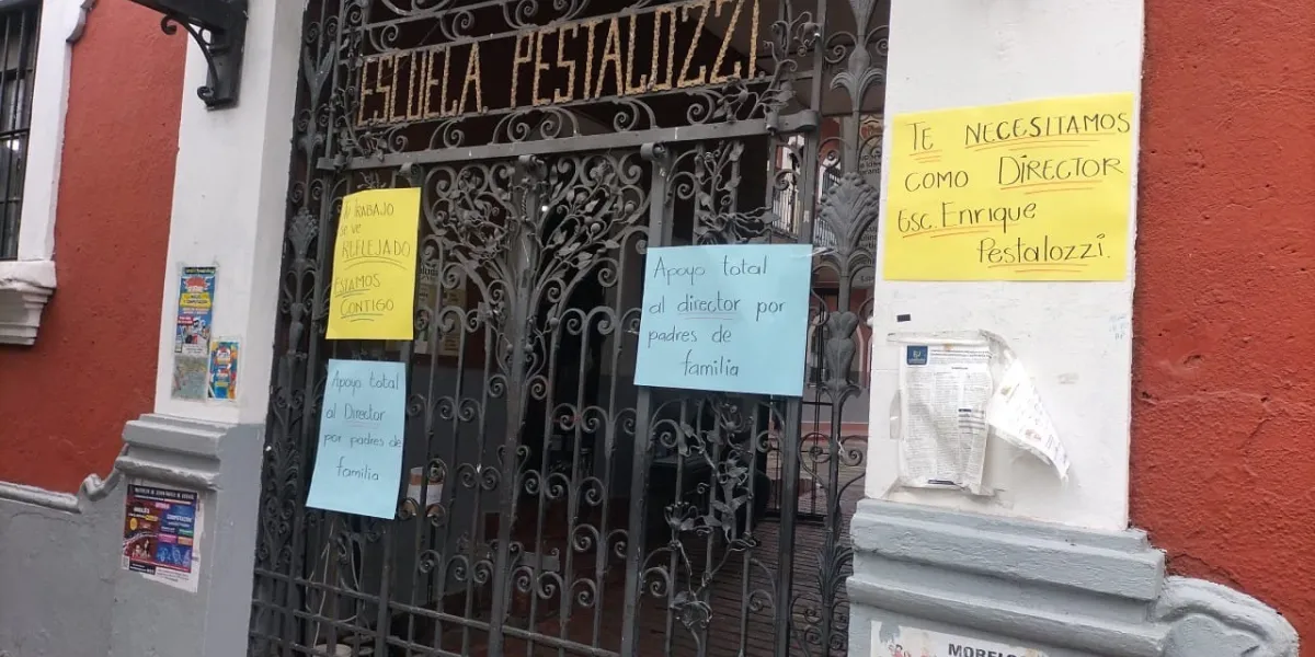  Respaldan padres de familia de la primaria “Pestalozzi” a su director escolar 