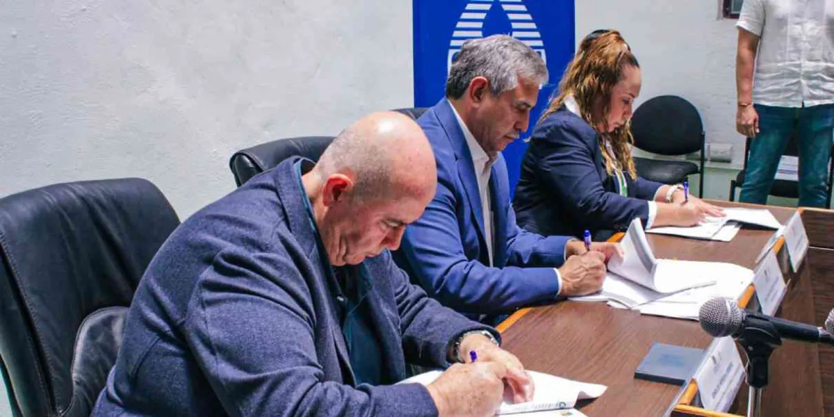 Cuernavaca firma convenio con CFE para pagar deuda de SAPAC