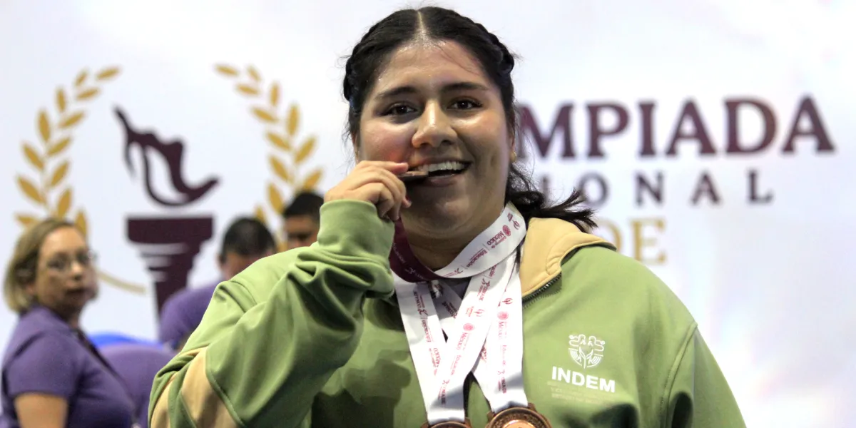 Festeja Ilse Contreras sus tres medallas nacionales.